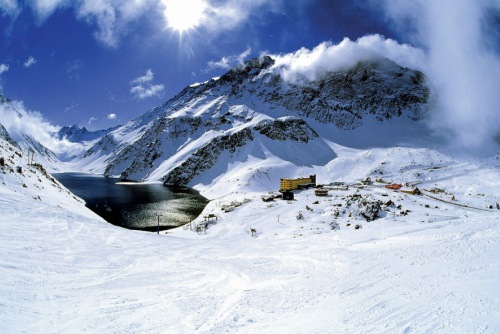 /Media/images/Product_Images/destinations/skisouthamerica/portillo ski area and lake.jpg